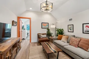 Floridian Bungalow•2 Min Walk to Beach•Heated Pool - Image 3