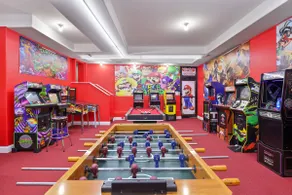 Belmont Pleasures - hot tub / arcade gaming room - Image 4