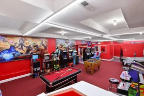 Belmont Pleasures - hot tub / arcade gaming room - Image 2
