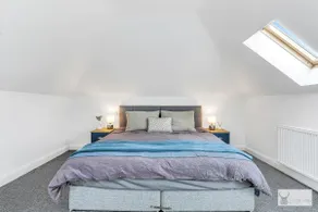 Comfortable 3-Bed Dormer Bungalow Family & Business Friendly - Image 4
