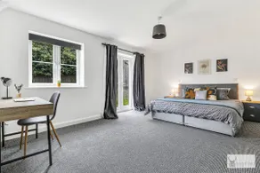 Comfortable 3-Bed Dormer Bungalow Family & Business Friendly - Image 3
