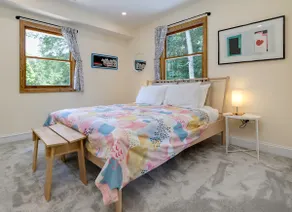 Cozy European Cottage at Lake near SNP entrance - Image 4