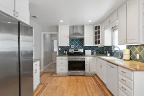 Jane's Home (RI) | Walkable 3b2b House Yard+AC - Image 2