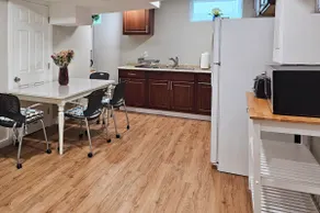 Spacious UW Home-Husky Stadium & U Village/2 Units - Image 3
