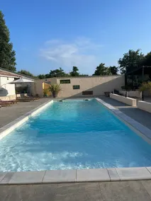 Quiet residence with pool next to the sea - Image 2