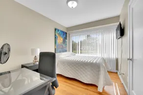 convenient Home Near DT Royal Oak Zoo Beaumont - Image 3