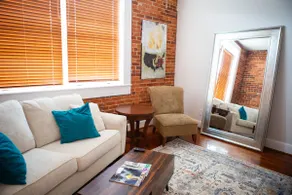 Heart of the Vista Apartment - Image 3