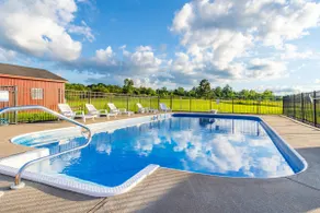 9BR Family Retreat w/Pool, Hot tub, Sauna, Pond - Image 2