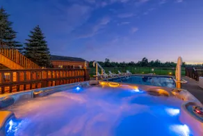 9BR Family Retreat w/Indoor Pool, Hot tub, Sauna - Image 3