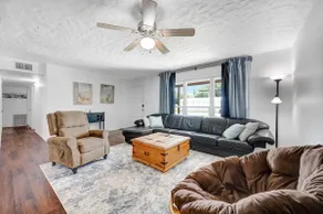 Private Retreat with Pool, Walk to River - Image 2