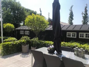 Centrally located villa apartment with private entrance - Image 4