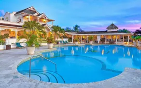 Luxury on exclusive Sugar Hill. Beach club access. - Image 2