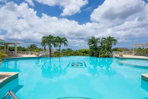 Luxury on exclusive Sugar Hill. Beach club access. - Image 3