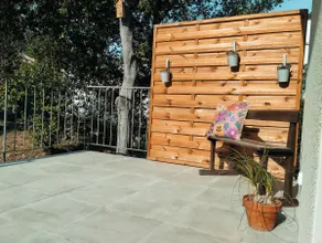 Comfortable house with garden - Image 2