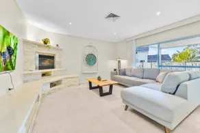 Beautiful house in Sylvania Waters - Image 5