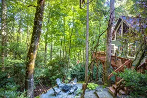 Treetop Hideaway | Chalet Nestled in the Mountains - Image 4