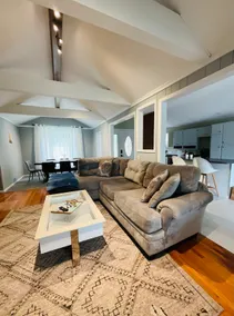 Quiver Beach House * Private Beach * Lake House - Image 2