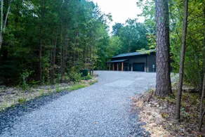 Cozy barndominium wooded getaway - Image 5