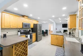 Spacious Modern Home 4BR/12PPL/Saltwater Pool /Spa - Image 4