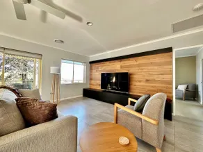 Lighthouse Beach Retreat - Image 2