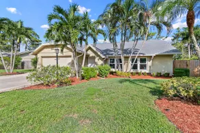 King-bed Secluded Pool home - Image 4
