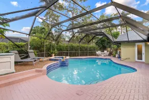 King-bed Secluded Pool home - Image 2