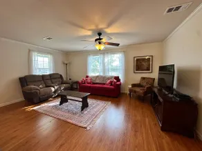 Guest House in Stoneham - Image 2