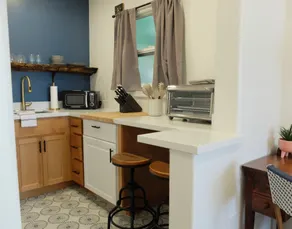 #14 Darling Vintage Apt | Historic Downtown Strip - Image 3