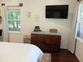 #14 Darling Vintage Apt | Historic Downtown Strip - Image 5