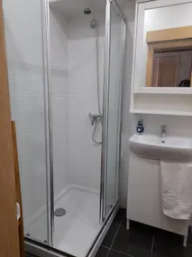 Central 2 beds with pool - Image 4