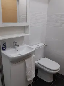 Central 2 beds with pool - Image 3