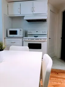 Small city-center apartment near the water! - Image 3