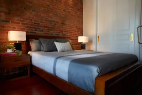 The Madder Suite at Blue Violin - Image 3
