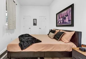 Chic & Vibrant Dtwn Apartment - Image 2