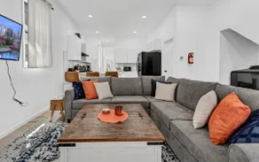 Chic & Vibrant Dtwn Apartment - Image 3