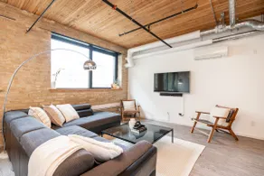 Luxury Exchange District w/Parking & Rooftop Patio - Image 2
