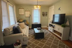 Dog Friendly, Fenced Yard, Walk to Everything! - Image 2