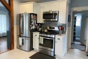 Dog Friendly, Fenced Yard, Walk to Everything! - Image 5