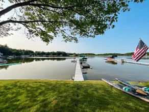 Family Vacation Lakeside Retreat with Bunkroom - Image 4