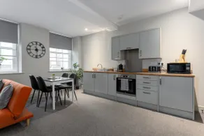 Stylish Flat Near Museums & Beatles Landmarks - Image 5