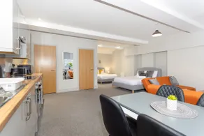 Stylish Flat Near Museums & Beatles Landmarks - Image 2