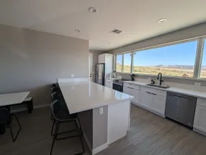 Desert Lakehouse Getaway - Image 4