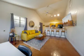 Central, 1 BR 1 BA, Fenced, Cozy, Guesthouse - Image 3