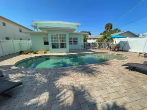 Cozy Cottage 1BR Heated Pool 3min Walk to Beach - Image 2