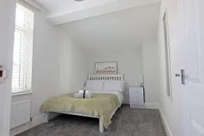 Modern Liverpool Stay – 5 Min LFC, 10 Min City - Image 4