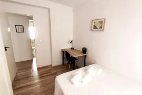 3 bedrooms 2 bathrooms - Image 5
