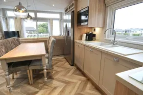 Luxury Lodge Caravan w/ Hot Tub - Image 5