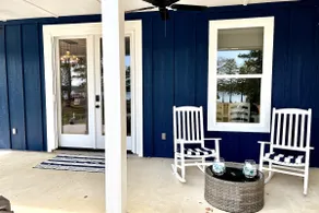 Serene lakefront cottage - Image 2