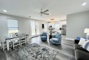 Serene lakefront cottage - Image 4
