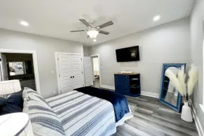 Serene lakefront cottage - Image 3
